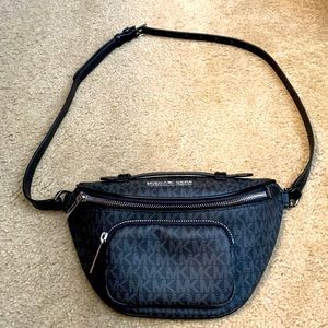 Michael Kors Mott Kenly Belt Waist bag